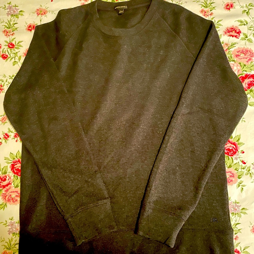 Men’s new pullover style Banana Republic knit long sleeve shirt